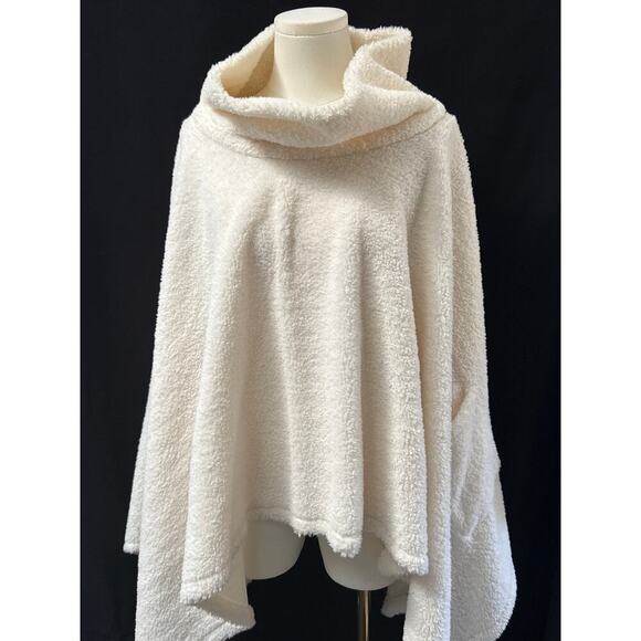 Jane & Berry Jackets & Blazers - Women’s Jane & Berry Crème Faux Fur Turtleneck Poncho One Size